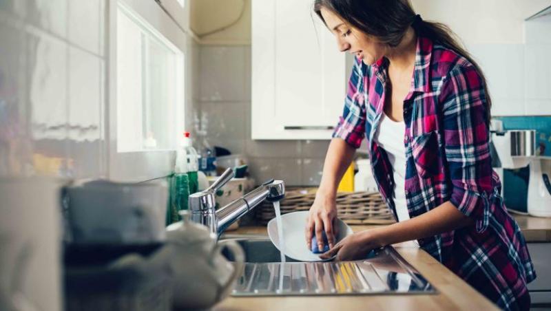 Șapte modalități inedite de a face curat! Nu o să ghicești cum poți scăpa de rugină!