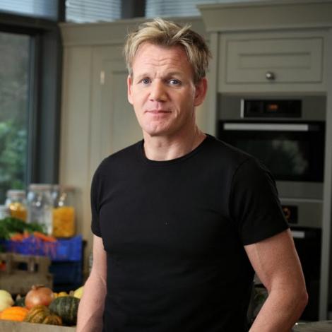 Gordon Ramsay, cel mai temut bucătar din lume, te învață cum să faci cea mai bună omletă!