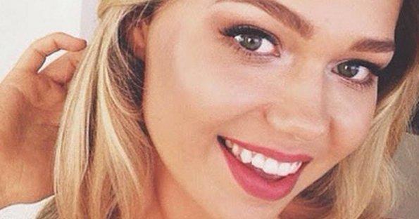 Mărturisirile unui model ce a renunţat la viaţa de pe reţelele de socializare deşi făcea bani frumoşi din asta. "&Icirc;n această fotografie aveam acnee, &icirc;nsă am folosit foarte mult machiaj. Z&acirc;mbeam doar pentru că eu credeam că arăt bine"