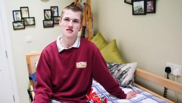 A sfidat orice teorie! Acesta este adolescentul care dacă adoarme, moare. Nici medicii nu au mai auzit aşa ceva