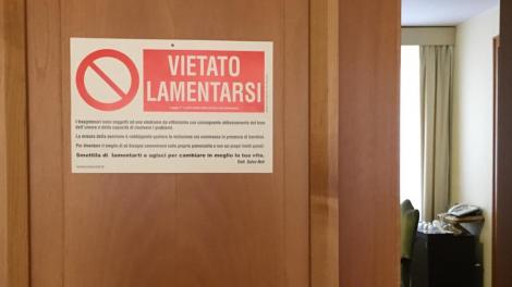 S-a aflat. Ce înseamnă mesajul care stă pe ușa Papei Francisc. Fotografia a apărut pe un site care se ocupă de secretele Vaticanului!
