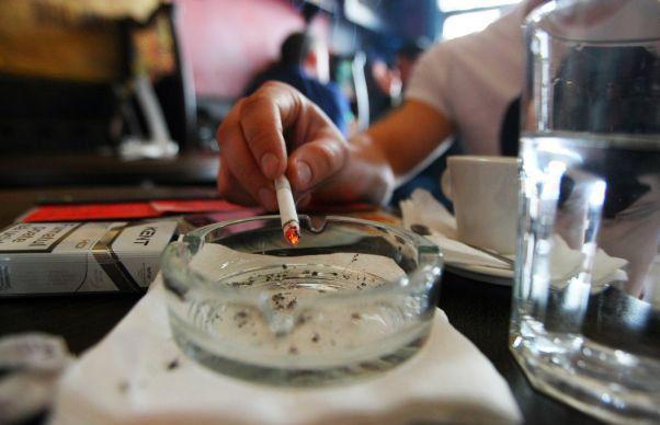 Veste URIAȘĂ pentru fumători! Ce se poate &icirc;nt&acirc;mpla &icirc;n următoarele zile! Se va fuma din nou &icirc;n localuri?