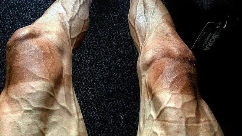 FOTO: Tu, leneșule corporatist, nici măcar nu știai că ai atâtea vene! Așa arată picioarele unui ciclist, după ce termină o cursă în Turul Franței