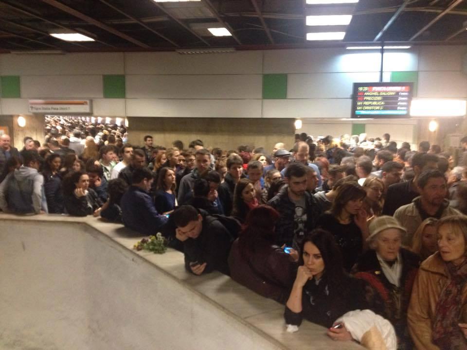 După aglomerația de la Unirii, Metrorex a găsit soluția salvatoare! "Prezentăm scuze călătorilor pentru disconfortul creat. Am luat măsuri!&rdquo;