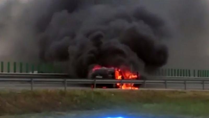 Mașină în flăcări pe Autostrada Soarelui. Imagini apoaliptice surprinse la locul accidentului!