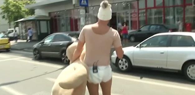 Răzvan Botezatu s-a plimbat &icirc;n scutece prin București și a ieșit show de zile mari! Ce a pățit prezentatorul