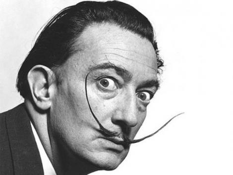 Surpriza avută de experţii care s-au ocupat de deshumarea lui Salvador Dali! Celebra sa mustaţă a rămas intactă aproape 30 de ani: "Indică ora 10:10"