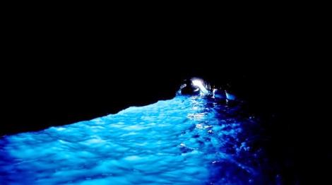 Galerie FOTO! Locul folosit de romanii antici ca piscină este acum o fascinantă atracţie turistică: Peştera Albastră din Capri, Italia