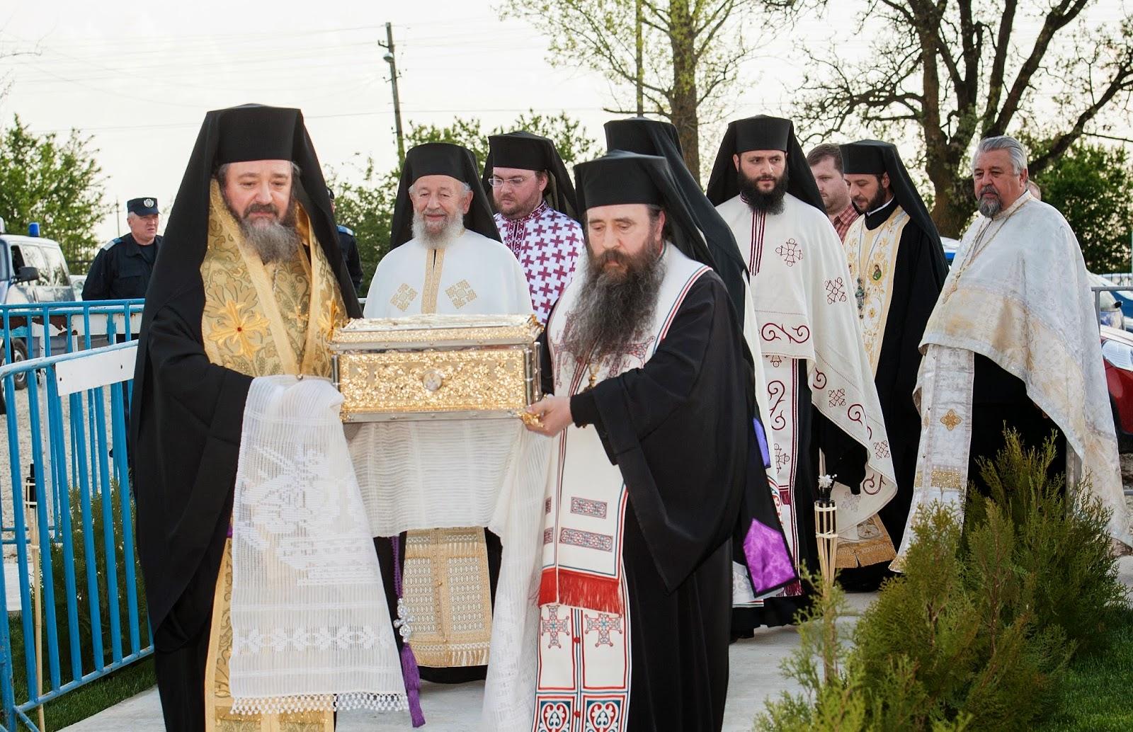 Un alt scandal zguduie Biserica Rom&acirc;nă din temelii! Preotul Gabriel aka GABI VITEAZĂ, manager la Arhiepiscopia Tomisului, o călugăriţă şi un director din RATB: capi ai unei grupării specializate &icirc;n evaziune fiscală