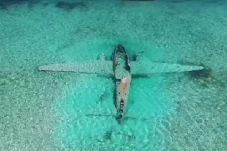 Avionul cu care Pablo Escobar transporta droguri, transformat &icirc;n "obiectiv turistic". Curioșii pot explora epava, fără niciun cost