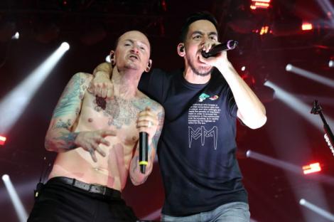 Ce s-a întâmplat, de fapt, cu Chester Bennington?! ”Inimile noastre sunt frânte!” Membrii trupei Linkin Park au dat publicității prima declarație după sinuciderea solistului