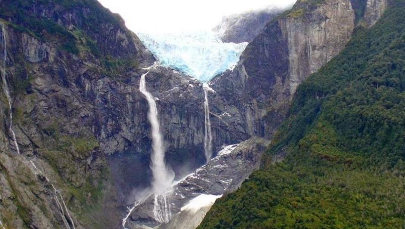Galerie FOTO: Peisaj de vis! Gheţarul suspendat din Chile, schimbări spectaculoase ca urmare a încălzirii globale