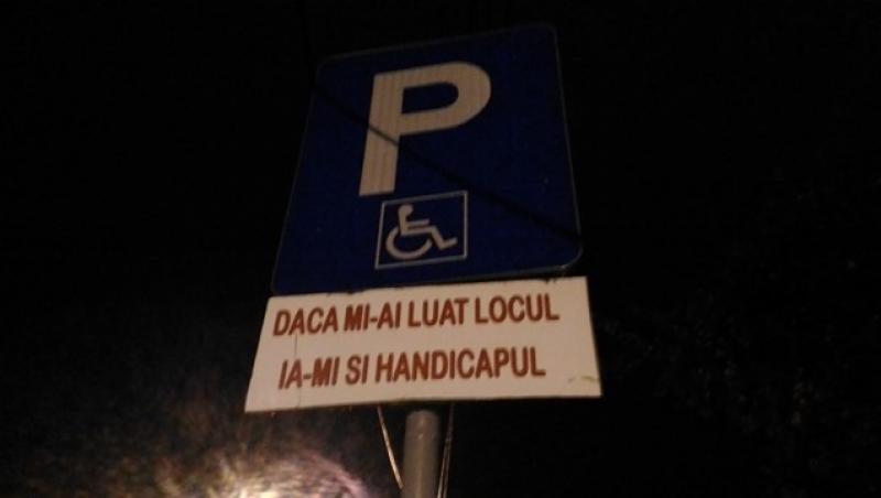 Un şofer a vrut să parcheze pe locurile destinate celor cu dizabilităţi! Când a văzut mesajul de pe plăcuţă i-au dat lacrimile