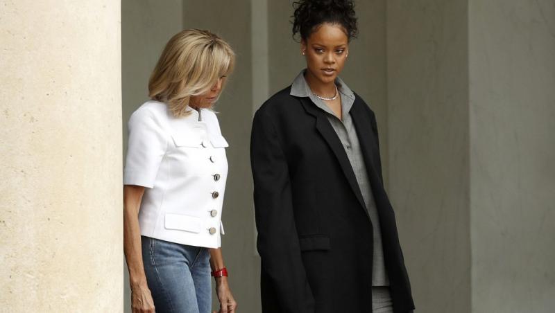 Rihanna s-a întâlnit oficial cu Emmanuel şi Brigitte Macron la Palatul Elysee . “Vom face un anunţ foarte important în septembrie”