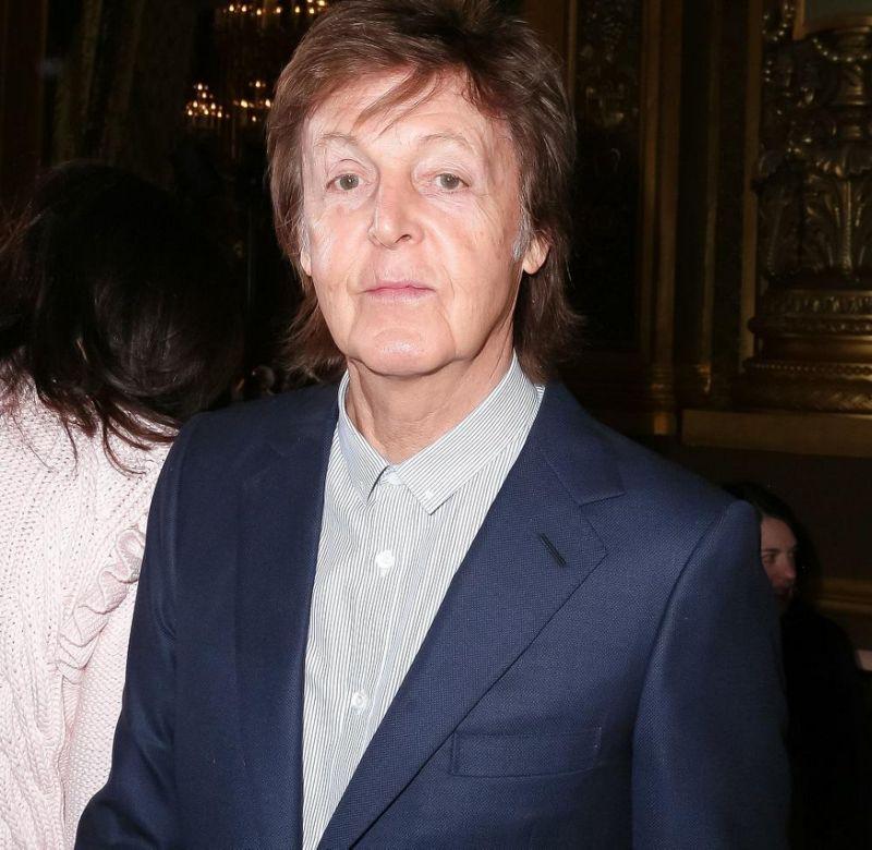 &rdquo;Obişnuiam să consum băuturi alcoolice &icirc;nainte de un concert. Uitam versurile, pe care oricum nu prea le știam." Paul McCartney, declarații uimitoare despre trecutul glorios