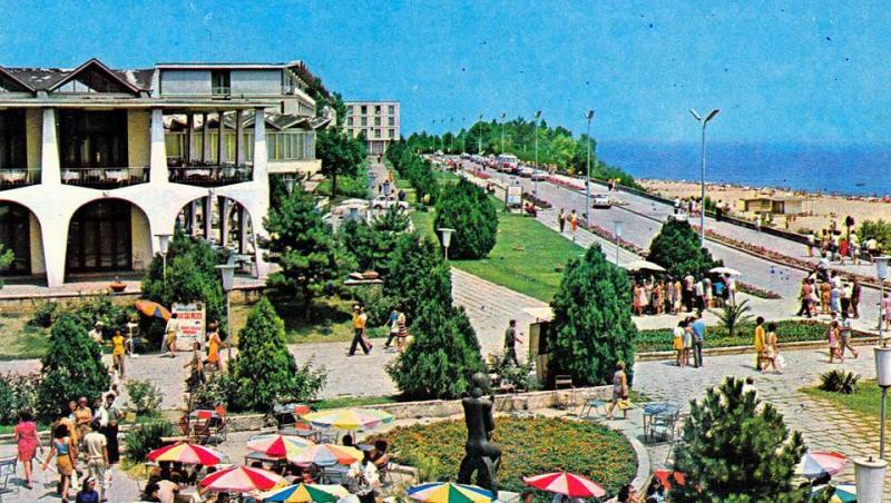 De pe vremea când trimiteai VEDERI celor dragi! Imagini de arhivă cu litoralul Mării Negre. O noapte de cazare la un hotel de lux costa cât două kilograme de carne. Cum se distrau românii pe timpul lui Ceauşescu