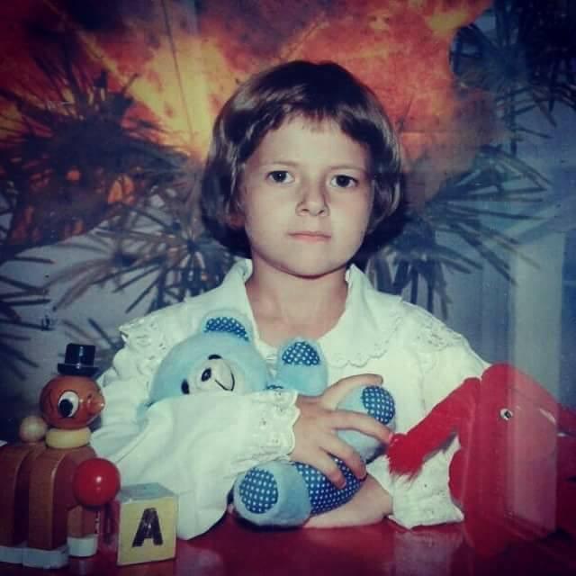 O recunoști? Este una dintre cele mai iubite c&acirc;ntărețe de la noi. Hit-urile sale sunt fredonate vers cu vers de fani