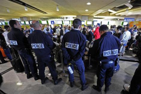 Un fotbalist din Bundesliga a fost arestat, după ce a bătut un poliţist! Scandalul a avut loc pe aeroportul Charles de Gaulle