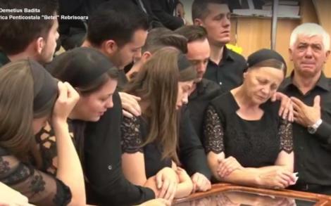 VIDEO ȘOCANT! O biserică din Bistrița-Năsăud a transmis, LIVE, pe Facebook, o slujbă de înmormântare: Peste 70.000 de oameni au urmărit imaginile