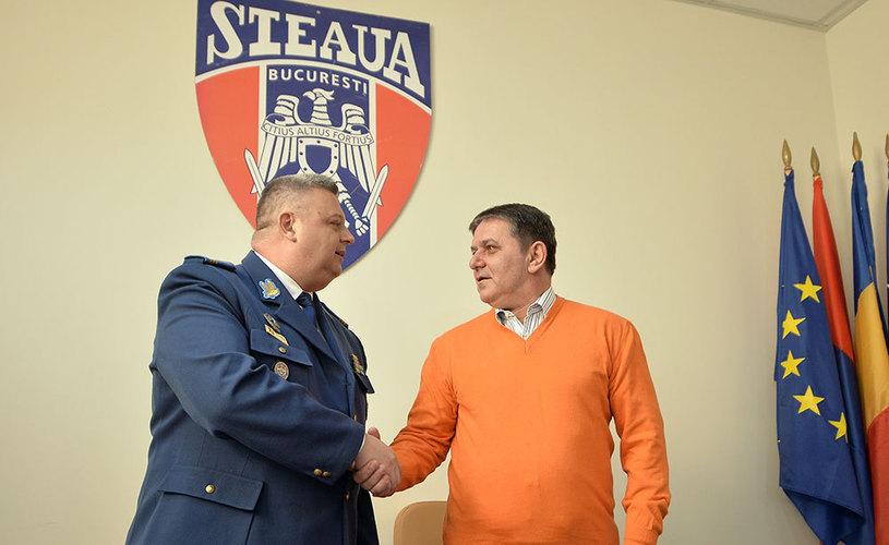 C&acirc;ţi bani c&acirc;ştigă Lăcătuş ca să readucă fotbalul pentru Armată! Momentan, CSA Steaua nu şi-a făcut echipă