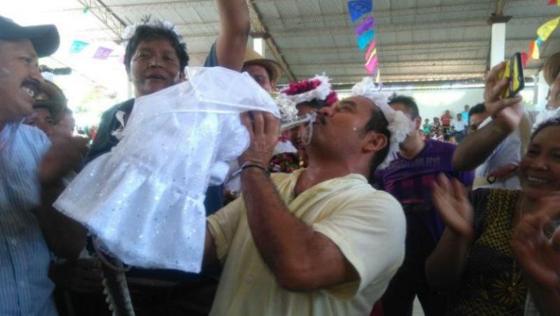 Nu, nu e nicio glumă, a avut mireasă reptiliană! Un primar mexican a făcut nuntă și s-a 