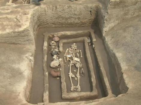 Un cimitir cu peste 200 de morminte, vechi de 5.000 de ani, a fost descoperit de arheologi: ”Pe când trăia, înălţimea lui cu siguranţă ar fi depăşit 1,9 metri”