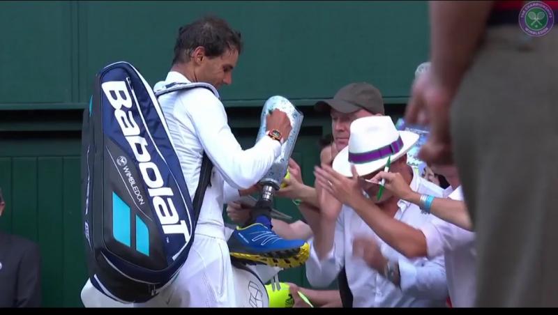 FOTO: Nadal a oferit un autograf pe o proteză! Imaginea și răspunsul zilei la Wimbledon: ”Nu cred că e cel mai ciudat lucru”
