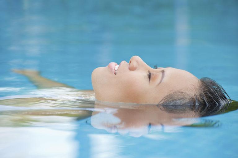 Hidroterapia, metoda alternativă de tratare a unor afecţiuni &icirc;ncă din cele mai vechi timpuri. Iată care sunt beneficiile acesteia!