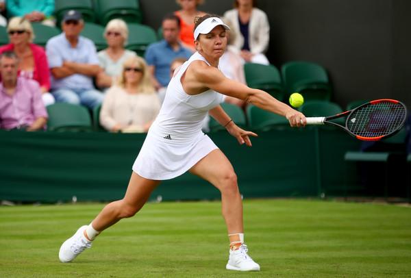 Simona Halep a &icirc;nvins-o pe Shuai Peng şi s-a calificat &icirc;n optimi la Wimbledon! O va &icirc;nt&acirc;lni pe Azarenka