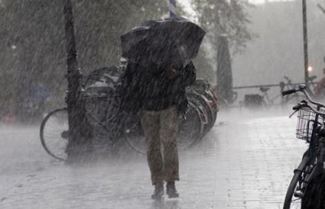 Meteorologii au emis COD GALBEN de furtuni în mai multe zone din țară