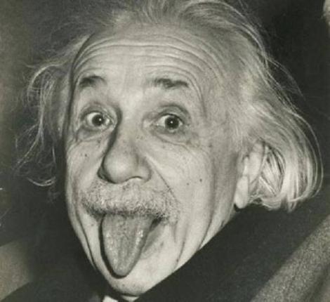 Cel mai mare OM al lumii şi cea mai cunoscută fotografie! Povestea din spatele imaginii “Einstein cel ghiduş”: “Exasperat de fotografi, fizicianul nu a mai rezistat”