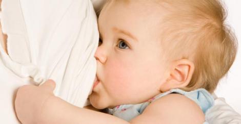 Orice mamă trebuie să știe! Copiii hrăniți cu laptele mamar cresc mai inteligenți și cu șanse minime de a dezvolta boli mortale