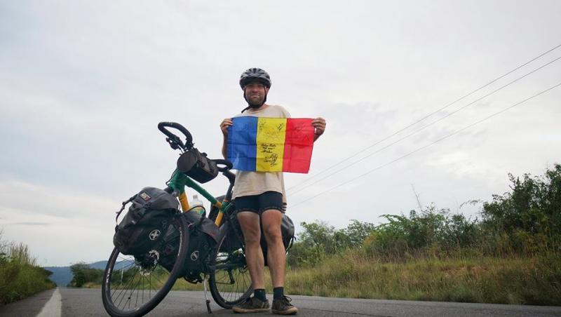 ”Am înnoptat la poliție, într-un hambar, în Biserici, chiar și într-o închisoare!” Povestea românului care a pedalat peste 21.500 de kilometri, în 19 țări, fie iarnă sau vară