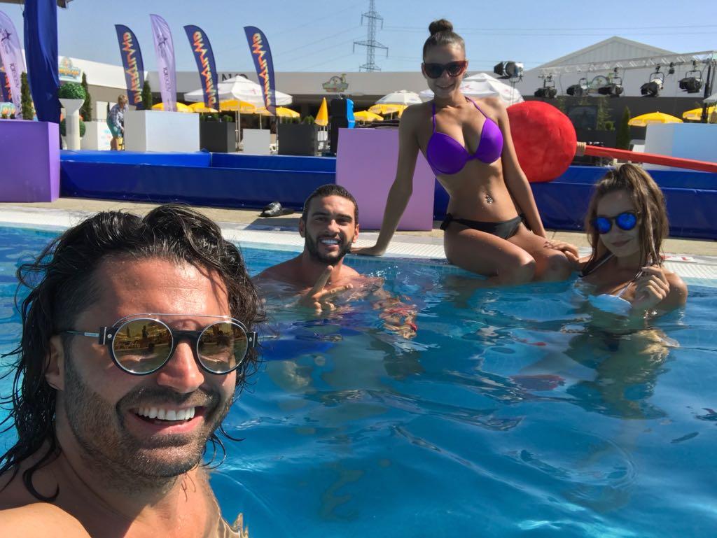 Ce ritual zilnic au Pepe și Dorian Popa, înainte să intre în direct, la “Gashka mare”:  fac baie în piscină, laolaltă cu spectatorii