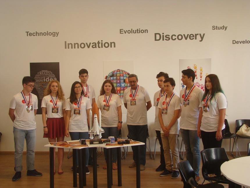 Nouă liceeni constănţeni au c&acirc;ştigat o competiţie organizată de NASA: "Am realizat proiectul unei aşezări umane pe planeta Venus, &icirc;n trei zile"