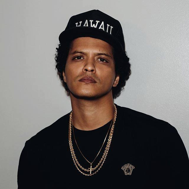 Bruno Mars, gest umanitar! Artistul a donat un milion de dolari pentru o cauză nobilă: "Ca oameni şi ca americani, trebuie să lucrăm &icirc;mpreună pentru a nu se mai &icirc;nt&acirc;mpla aşa ceva"