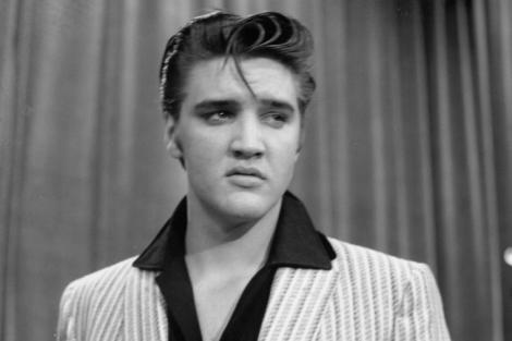 Dincolo de celebritate, Elvis avea obiceiuri ciudate! Și-a făcut părul cu vopsea de pantofi și purta cruci și însemne evreiești, ca să fie sigur că nu ratează Raiul!