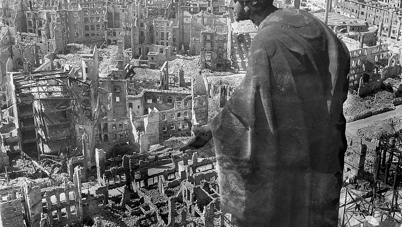 Dresda, orașul ras de pe suprafața pământului pentru distracție. ”Fiecarea locuitor a primit, cadou, 11 kilograme de bombe. În cap!”