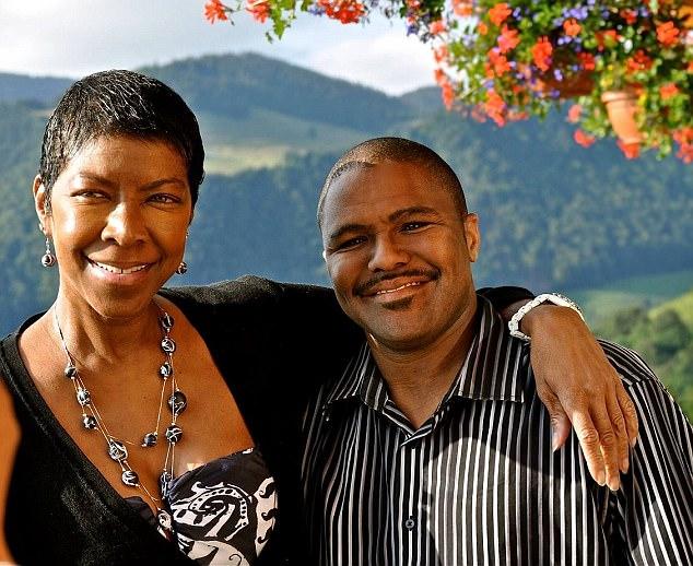 ULTIMA ORĂ. A murit &icirc;n urmă cu puțin timp! Fiul celebrei c&acirc;ntărețe Natalie Cole s-a stins la 39 de ani