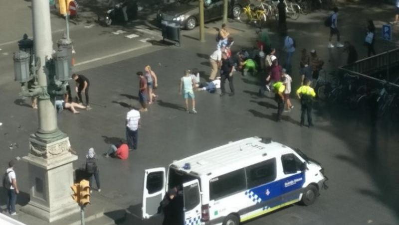 Atac terorist în Spania! O furgonetă a intrat în mulțime, în Barcelona. Autoritățile au revizuit bilanțul: 13 morți și peste 100 de răniți