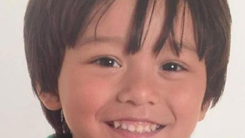 Încă o veste dureroasă! Julian e mort! Băieţelul care venise în Barcelona cu mama sa, rănită grav, se numără printre cei 13 morți: Tatăl, distrus de durere