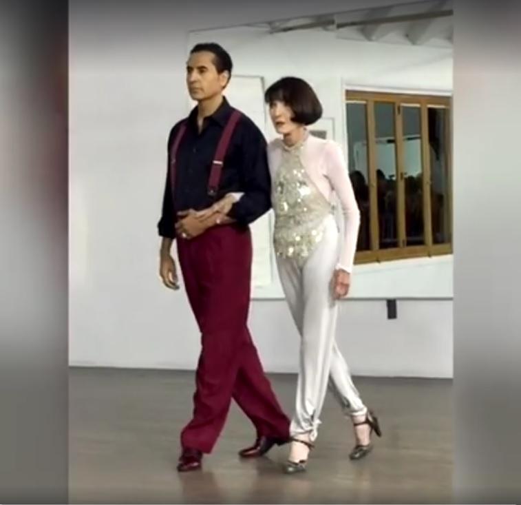 Dovada că v&acirc;rsta este doar un număr! La 92 de ani, o bătr&acirc;nică elegantă dansează tango, alături de un bărbat mai t&acirc;năr
