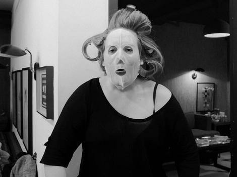 Adele șochează pe toată lumea, într-un interviu: ”Nu mă epilez aproape niciodată. Iar pentru bărbații care se arată oripilați, am un singur răspuns”