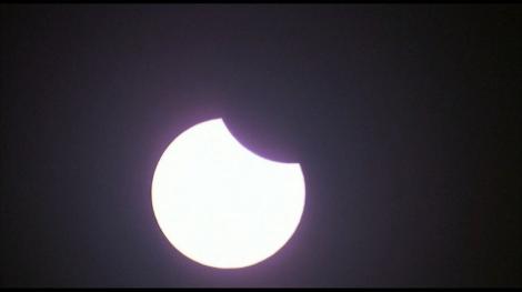 VIDEO. A început "eclipsa de Soare a secolului". Imagini cu cel mai important eveniment astronomic al anului!