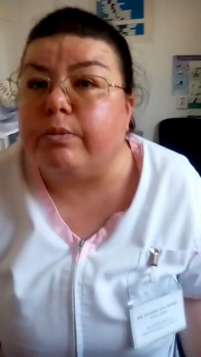 IMAGINI REVOLTĂTOARE! O mămică a fost &icirc;mbr&acirc;ncită de &rdquo;doamna doctor&rdquo;, pe care femeia o implorase să-i consulte băiețelul de patru ani