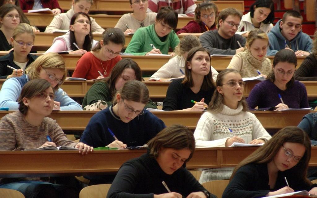 Singura facultate din Rom&acirc;nia, unde nu ai nevoie de lucrarea de licenţă: "Se plagiază, acolo?"
