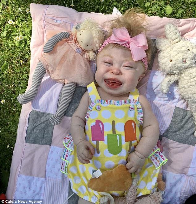 Minunile chiar există! Acest bebeluș și-a vindecat mama de cancer și, acum, mai are doar puțin timp de trăit. Imaginile &icirc;ți smulg lacrimi