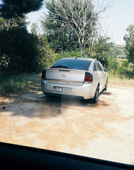 O tânără aflată în vacanţă în Grecia a trecut zile la rând pe lângă o maşină cu numere de Constanţa. Ce a descoperit când s-a apropiat de autoturism