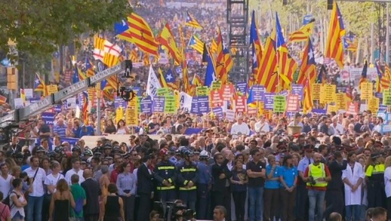 Mare protest de ”respingere a terorismului” la Barcelona. Regele Felipe al VI-lea s-a alăturat manifestanţilor: ”Să umplem străzile cu pace şi libertate”