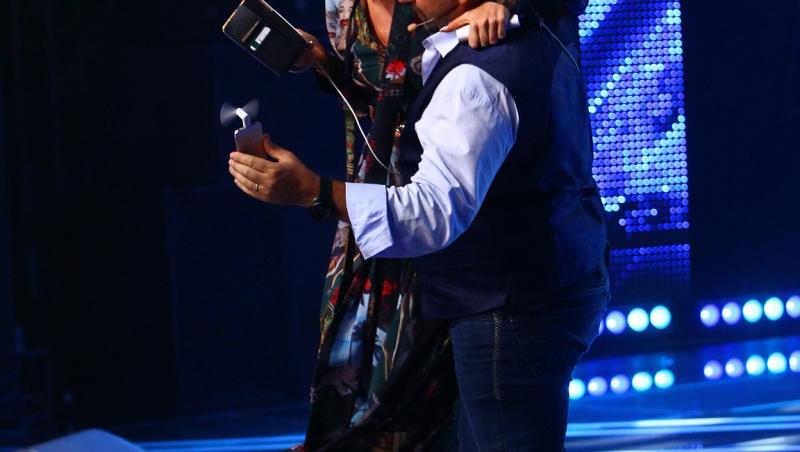 Delia, purtată în brațe de Horia Brenciu! Cei doi fac show de zile mari pe scena „X Factor”